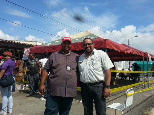 Soy chavista 100% revolucionario. Trabajador de la gobernación bolivariana de carabobo rodilla en tierra para cumplir el legado de nuestro comandante!!!