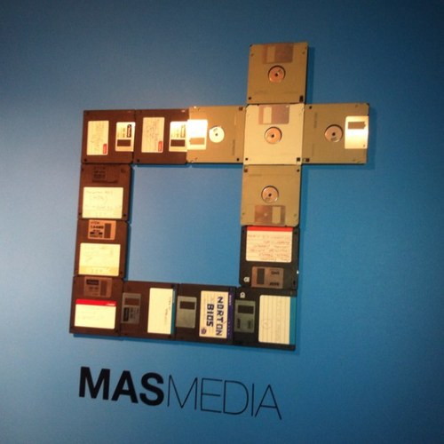 Trabajamos vinculando Productos y Consumidores. Escuchamos lo que no se dice, observamos lo que no se ve. Marketing y Publicidad.