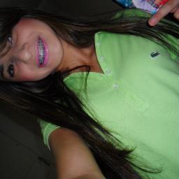 Menina de coração blindado , com o sorriso estampado
 http://t.co/EIK7TJ8J5o