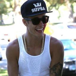 My obsession is justin bieber obviously, saw him live may4th13. I write a lot and I do imagines. @SamC_143 ily bbg ♥
