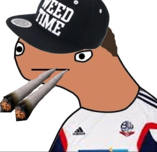 Centre back fur bulton. I hav quit a large face und chin.I fulluw bak. DM me if u wunt a new fresh header.