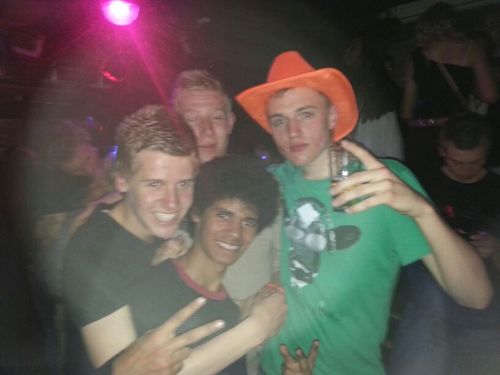 21-03-1995 // Voetbal / / Partying All Day All Night.