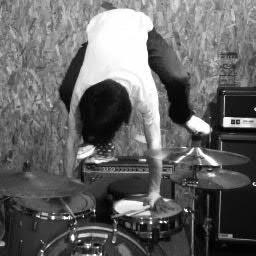 四宮立やni.名義の曲をStacked Stateでライヴにて演奏しています。音源配信中:ni.(https://t.co/ZgQPEdOo7j)