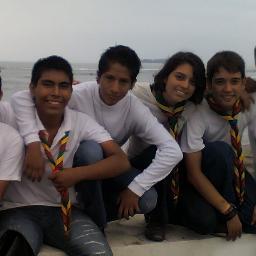 no me importa lo que la gente diga ni lo que el mundo hable, mientras pueda hacer aquello que amo con mis verdaderos amigos cerca seré feliz