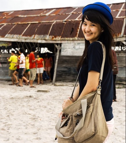 Enjoy.. Smile.. Young.. Free.. O̷̴̷̴̐ﻬO̷̴̷̴̐