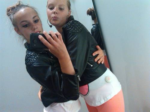 15jears old, bestfriend ; @tina_follow , love my best friens