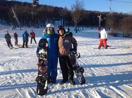 Tengo 14 años, soy deportista : tennis,golf,ultimate, snowbording avanzado y piloto de simulador de vuelo en tiempo real