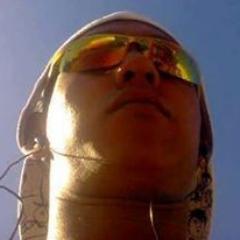 introvertido cm quem não conheço. Extrovertido cm meus amigos!!!!!!!! Quem ta começando a me conheçer não estranhe o fato de me silenciar!!!!
