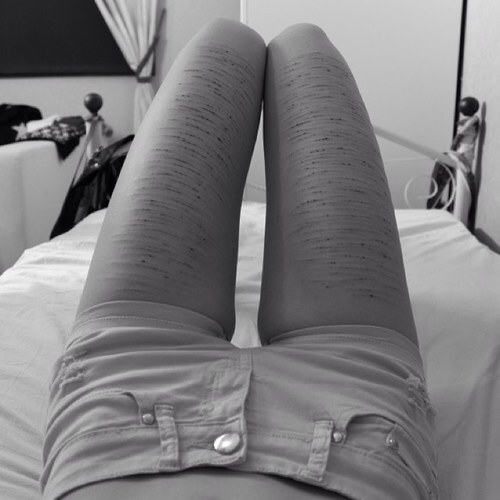 I am NOT Pro anything. This isn't for vanity and isnt a fucking diet. I'm addicted to self harm.