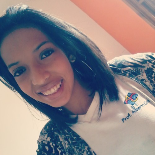 Linda sqnão' ,   Princesa dele u.u,    Bebe da mamãe hahaa'     Xodó do papai  ...  !!   ;pp