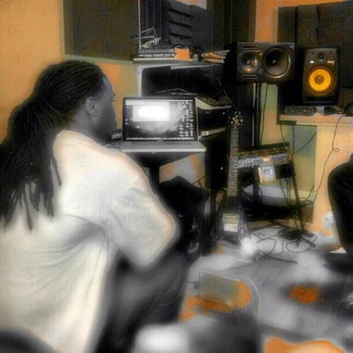 Super Producer for Savage Life Ent!!! Studio Engineer/Videographer for @officialjodi and @officialwebbie {ASCAP MEMBER} my big bro @m16beats my mentor