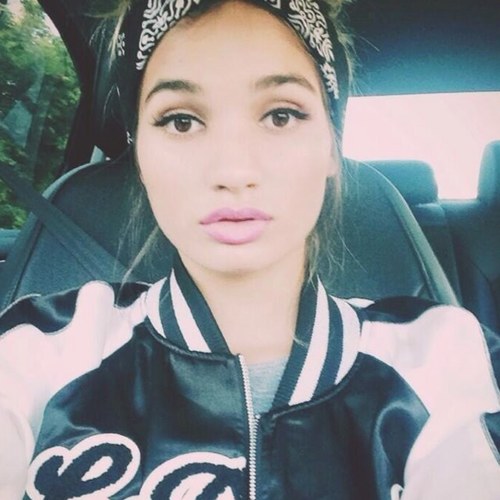 {I'm a princess.} I sing. {Find me on youtube.} Kylie is my best friend. I love fashion. {Rp/Parody/CW}