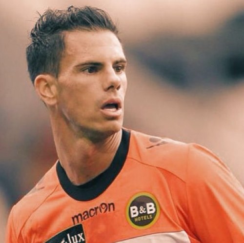 Twitter presque officiel de Jérémie Aliadière, attaquant, buteur et vendeur de rêve du FC Lorient.