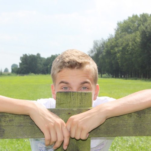Hey, boybelieber here! 16 y/o, He's an inspiration for me!I made an other account because most of the guys are not accecpted being fan of Justin! Follow me!!:)