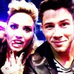 D E M I ♥