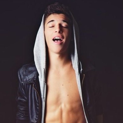 Model| singer| 15| Single| ALWAYS give back. Making people smile is what I do. SO MUCH LOVE. Thanks.