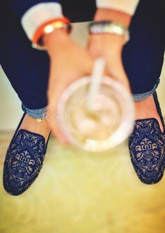 وَحنِينِيْ إليّك لاَ تَكفِيہْ الكِتابہْ ♡  (=|