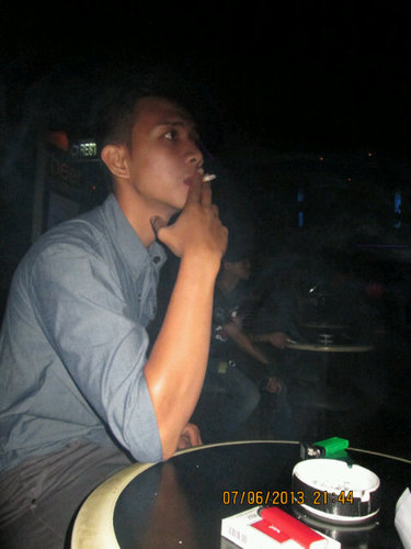 ''Taro impian lo d dpn mataa lo...lo kejar trus itu impian,ktika lo jtuh,kmbli bangkit dan trus kejar impian lo yg sempat tertunda sampai lo bsa menggenggamnya.