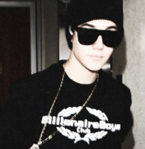 I gave u a free follow , follow her @avonsbiebswag she follow back.☯