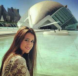 CF de la diva Argi Gastaka. Para muchos la verdadera ganadora de GH14 , la que se fue sin maletin. Gracias Argi, gracias por todo | Orgullo Argirista  ♥