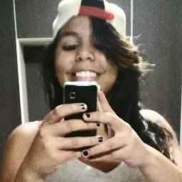eu vo chama a pretinha , vem 'vem a pretinha dançando é um esculacho deita na chão . Senta , senta , senta de cabeça pra baixo (8