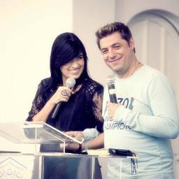 twitter dedicado a @PraFeBrum esposa do @Premerson #AbaixoIdolatria e o resto é detalhes
