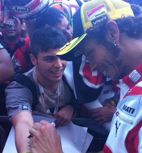Amante degli sport e grande appasionato di moto, F1 e calcio. Tifoso accanito di Valentino Rossi, Ferrari e Milan.