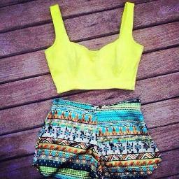 Enamorada de la ropa. Aquí están todas las cosas que a toda chica le encantaria tener. RT o FAV si te encanta.