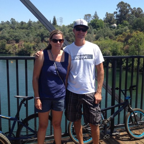 YvetteYvettesch's profile picture. 