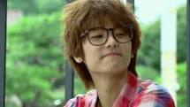 อันยอง~ ผมชื่อ ยอจุนฮี ฮะ ผมเป็นมือกลองและหัวหน้าวง Stupid จากเรื่อง Heartstringsถึงผมจะบ้าแต่ผมก็น่ารักเสมอ ㅋㅋ ผมกินเก่งน๊า~