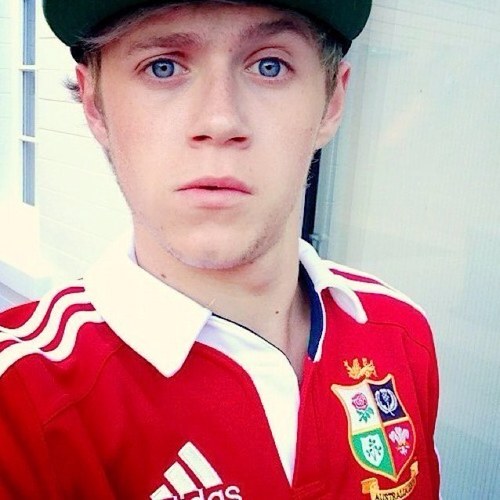 HI EVERYONE THIS IS A FREE FOLLOW SO FOLLOW @CHITOWNIALL FOR ME