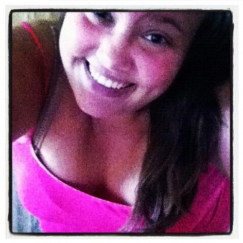 I go to Oakman high. I'm 17 &My birthday is Dec 10.♥