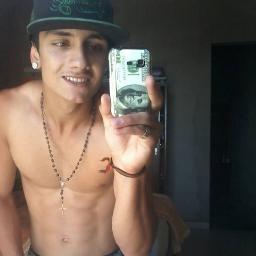 Para que levar a vida tão a sério, se a vida é uma alucinante aventura da qual jamais sairemos vivos.  (BobMarley)