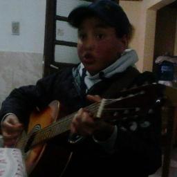Gosto de trabalhar e sou musico toco violao bateria e canto gosto de jogar futebol sou evangelico e coloco Deus em primeiro lugar