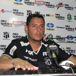 Nasci no dia 25 de novembro de 1983, em Bauru, São Paulo. Atualmente sou goleiro no Ceará SC.