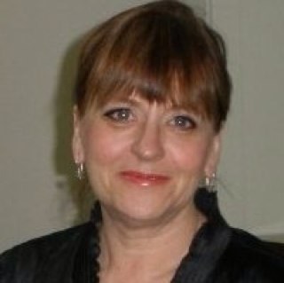 High school AP who loves the arts. Sings in a great group, Revv52, and is excited about high school reform. Go Ducks!
