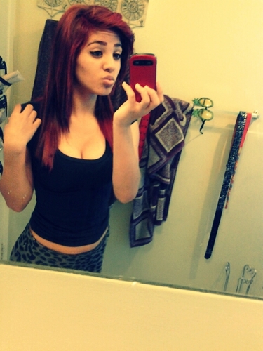 Wazzupp am a fucking alwsome girl to talk to :))) I live in santa ana california c: 3 make me laugh an will love you ;)) am bi btw ;) 3