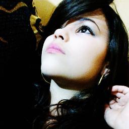 ''Minha missão é tocar o máximo de pessoas possíveis com minha música''  -18 anos de Sertanejo correndo na veia, Compositora e Cantora.