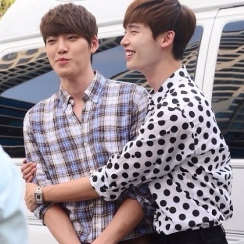 ยินดีต้อนรับสู่บ้าน Kim Woo Bin & Lee Jong Suk TH อัพเดทรูป พูดคุย จิ้น ฟิน มโน #เอ๊ะ? เกี่ยวกับบินซอก ขอบคุณที่ติดตามจ้า ^^ ปล.แอ๊ดมินบ้านนี้กากเกรียนเน้นฮา ^^