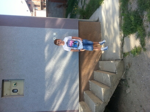 KrasniqiAuron's profile picture. 