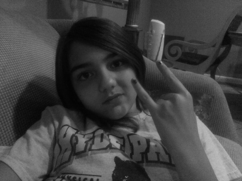 5 things about me i'm 1)i'm 13 2)I love 1d 3)I can sing 4)I love cookies:-)  5)Im a rocker