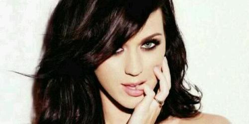 I'm tall, luv sports, am an awesome singa, I hav blue eyes & long hair