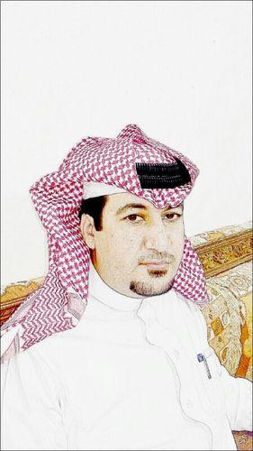 شاعر . خريج بكالوريوس شريعة . دبلوم عام في التربية