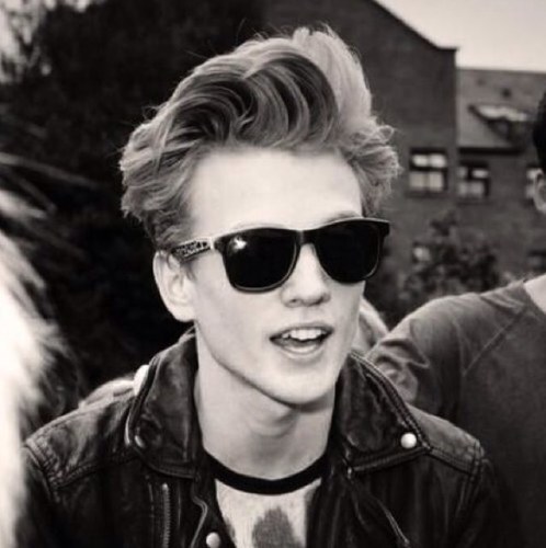 Just here to make you smile and realise how special and lucky you are to have a Tristan follow. You deserve it gorgeous ♡. Brought to you by @LukesMinion☺♥