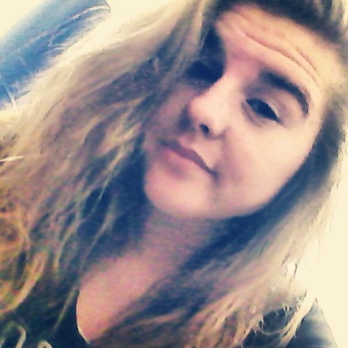 #SWAGG blonde ,fun ,singel arizona baby, twerking it...haha...im the queen bitches