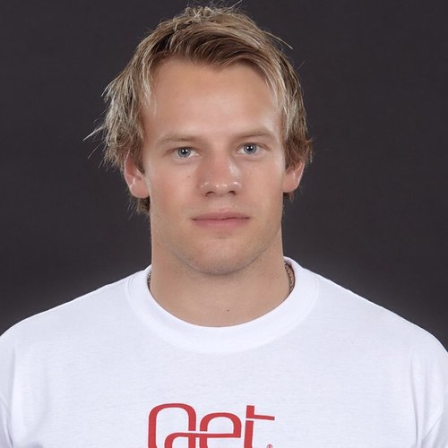 Pensjonert ishockeyspiller hos Lillehammer ishockeyklubb (7år). Nidaros Hockey.