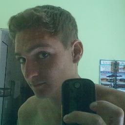 Alguns vão te odiar, fingem que te amam agora. Então, pelas costas, eles tentam te eliminar. Mas quem JAH abençoa, ninguem amaldiçoa!
