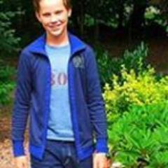 ™€∆☣☢♫BRAM♫☢☣∆€™ zit op Thamen geboren in Uithoorn Amsterdam is me favoriete stad,I'Love my friends