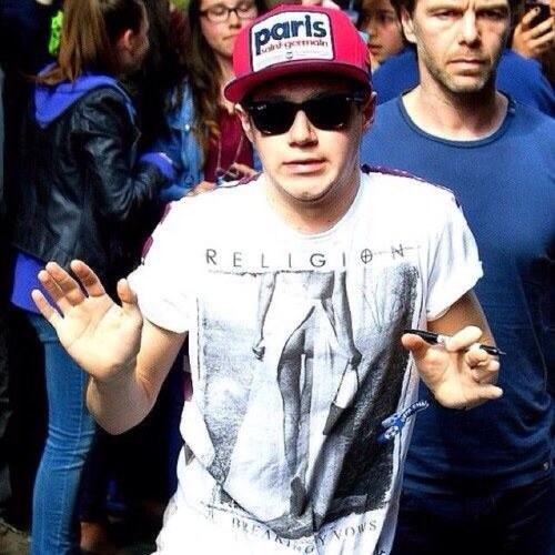Free follow from @basicallynarry
