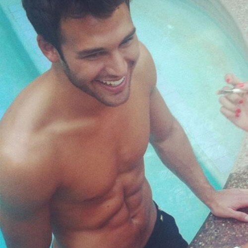 We post pictures of sexy boys.